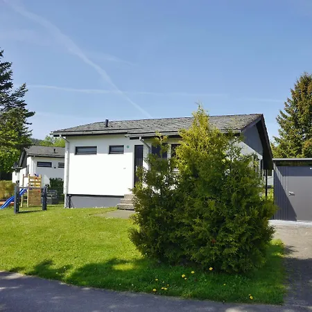 Diemelquelle - Mit Eingezaeuntem Garten Semesterbostad *