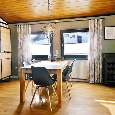 Holiday home Diemelquelle - Mit Eingezaeuntem Garten